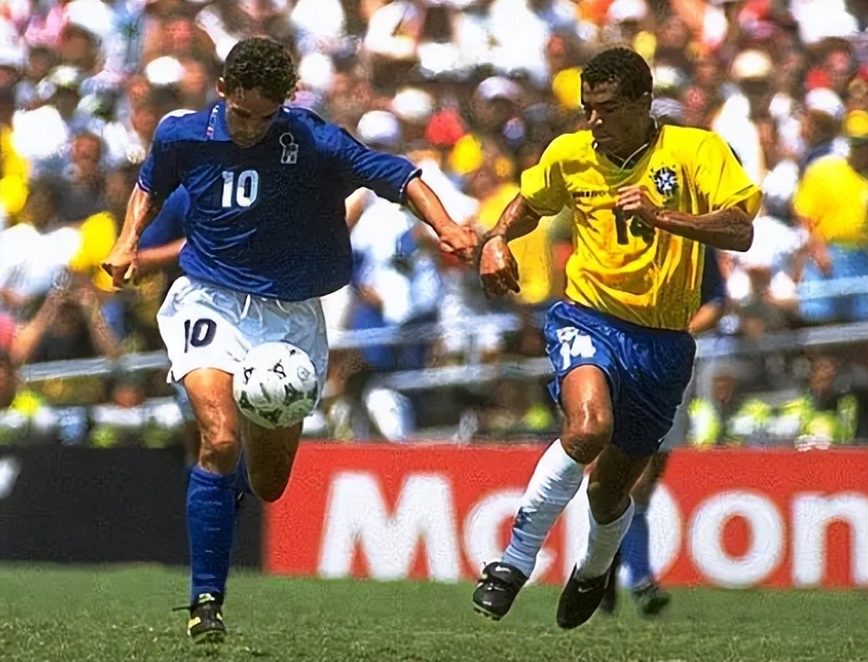 戈登vs利物浦数据：错失2次绝佳机会，半场结束前染红